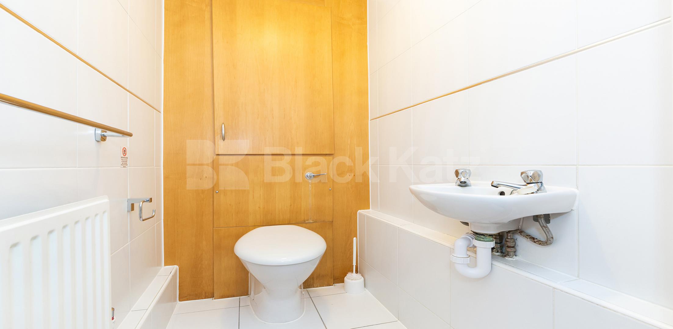 			NEW INSTRUCTION!, 2 Bedroom, 1 bath, 1 reception Flat			 Bakers Row, CLERKENWELL / FARRINGDON